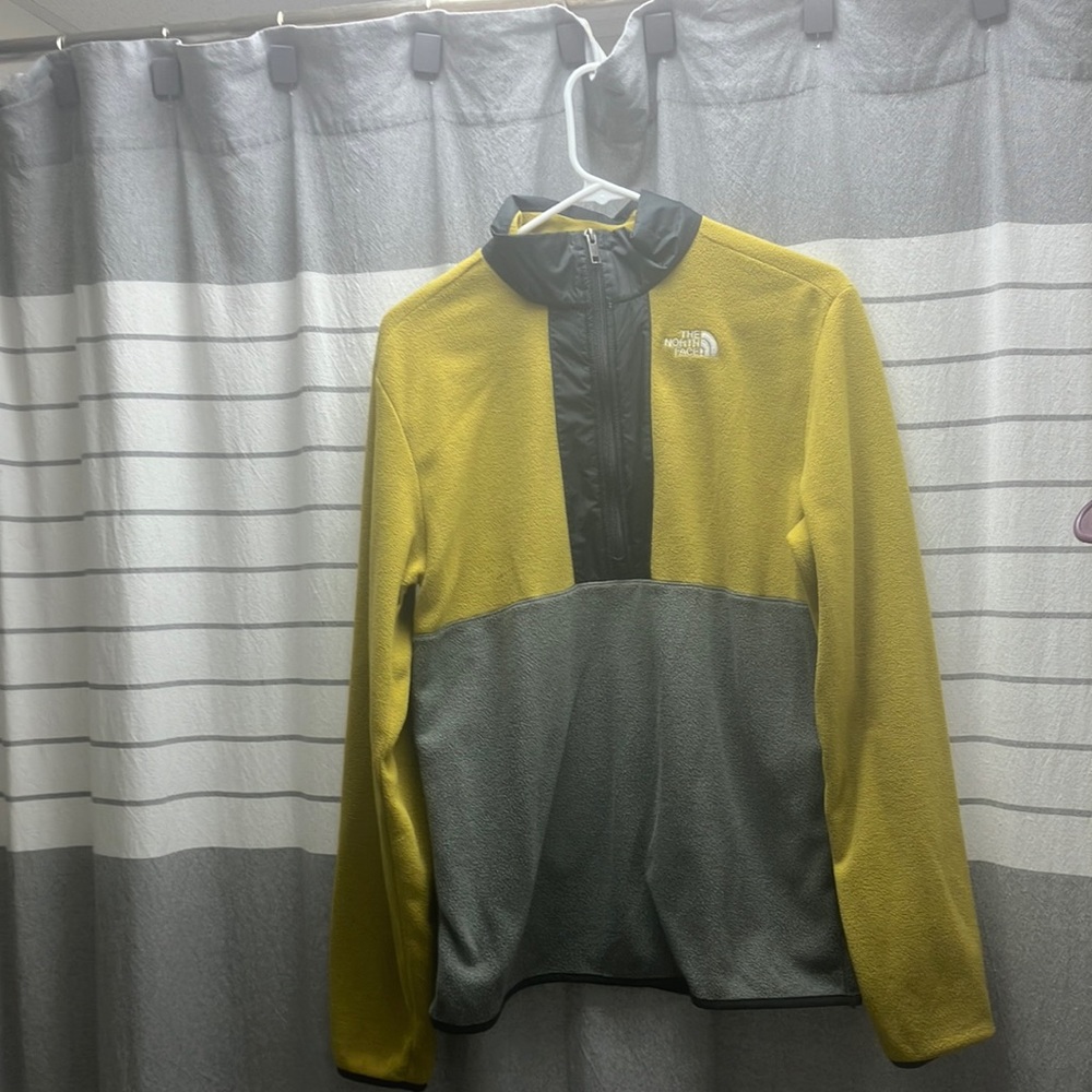 North face pull over